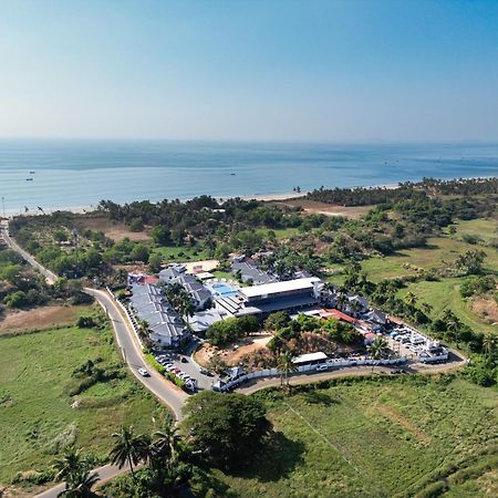 Regenta Baywatch Resort, Goa Benaulim Dış mekan fotoğraf